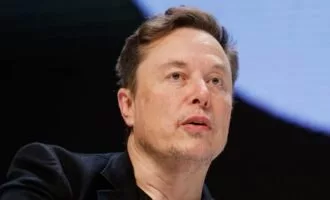 ایلان ماسک و روبوتاکسی