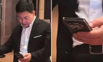 گوشی تاشو با دو لولا