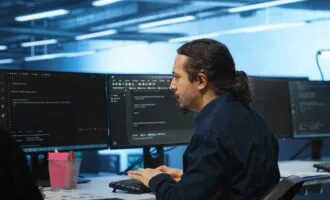 تأثیر هوش مصنوعی مولد بر مهندسان نرم‌افزار