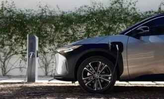 توسعه خودروهای برقی