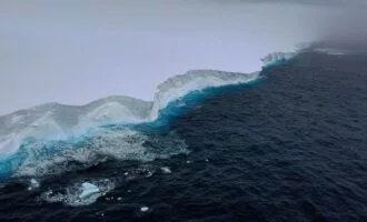 حرکت بزرگ‌ترین کوه یخ