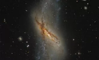 تصویر روز ناسا: کهکشان حلقه‌ای-قطبی NGC 660