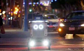 تصادف ربات تاکسی ویمو با ربات تحویل‌دهنده سرو در لس‌آنجلس