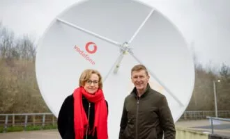 تماس ماهواره‌ای