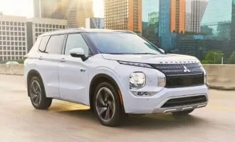 میتسوبیشی اوتلندر 2025