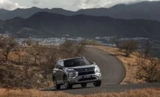 میتسوبیشی اوتلندر PHEV