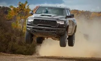 استلانتیس برای استعفای کارمندان به آن‌ها ۷۲۰۰۰ دلار پرداخت می‌کند