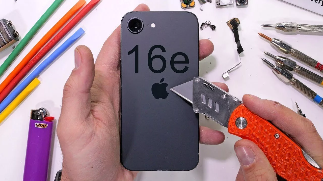 تست مقاومت آیفون 16e