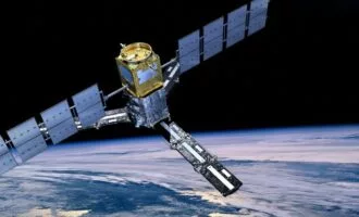 تصویری از ماهواره SMOS نظارت بر زمین ESA در مدار پایین زمین