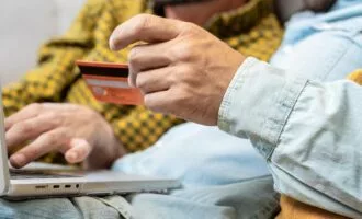 نظرات جعلی در خرید آنلاین