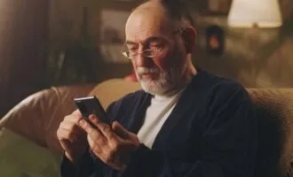 زوال شناختی کمتر در افراد مسنی که از گوشی هوشمند استفاده می‌کنند