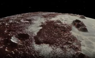 تصویر روز ناسا: پرواز بر فراز پلوتو با کمک کاوشگر افق‌های نو [تماشا کنید]