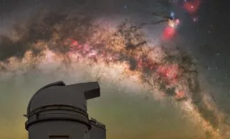 تصویر روز ناسا: قوس زیبای راه شیری بر فراز رصدخانه هاوایی