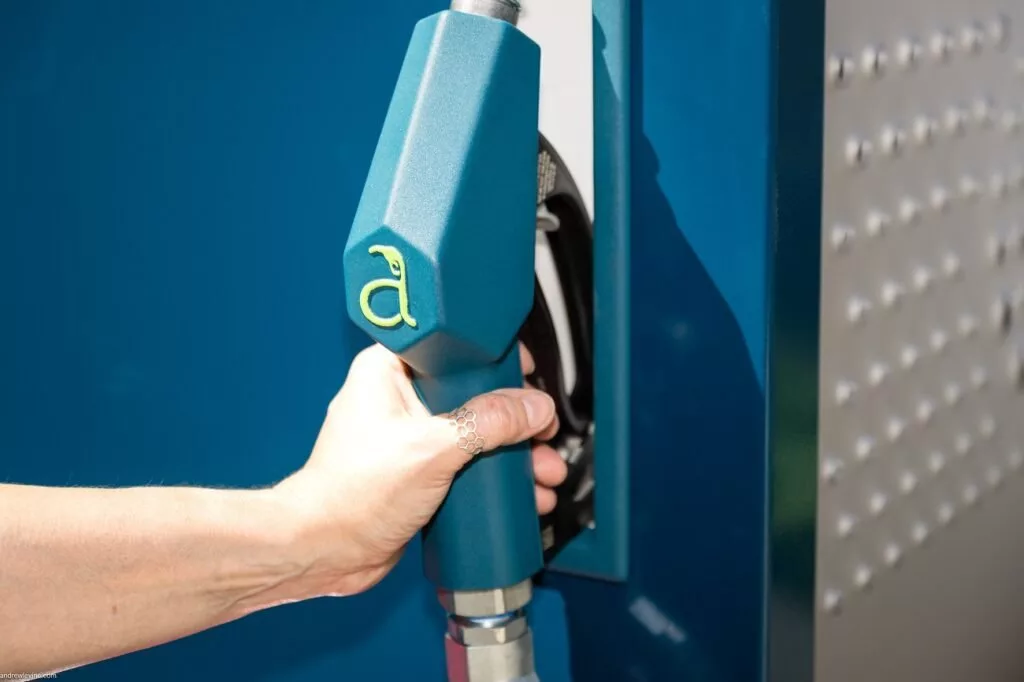 machine-to-turn-air-into-gasoline-2-1024