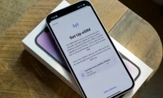 پیکربندی eSIM در آیفون