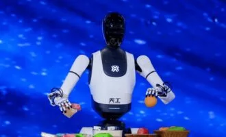 رونمایی چین از RoboBrain 2.0 برای شتابدهی به توسعه رباتهای انساننما