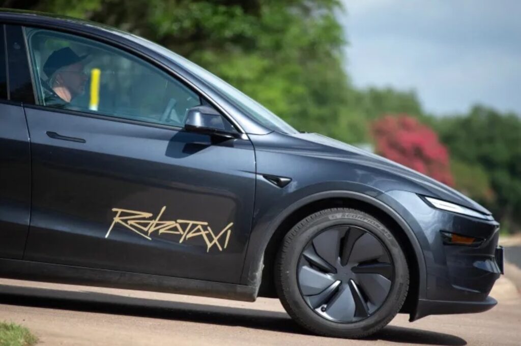 نرخ تصادف روبوتاکسی تسلا تقریباً چهار برابر رانندگان عادی بوده است