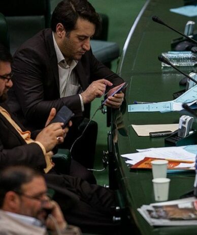 استفاده نمایندگان از تلفن همراه در صحن مجلس و کمیسیون‌ها ممنوع شد
