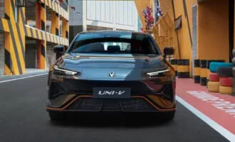 چانگان Uni-V