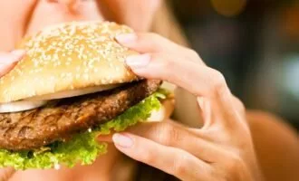 ارتباط مصرف فست‌فود با سرطان ریه