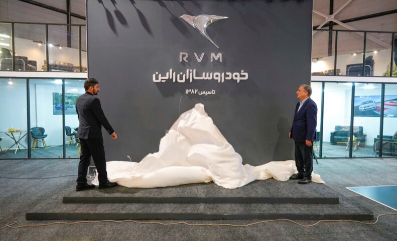 از رونمایی لوگو و هویت بصری جدید خودروسازان راین تا فروش ویژه در نمایشگاه خودرو مشهد