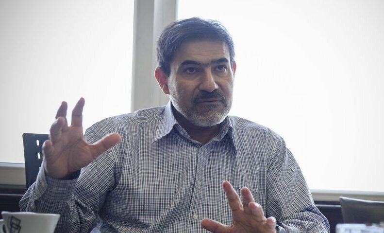 معاون فناوری دولت یازدهم: سیستم‌عامل ملی برای عموم مردم جواب نمی‌دهد