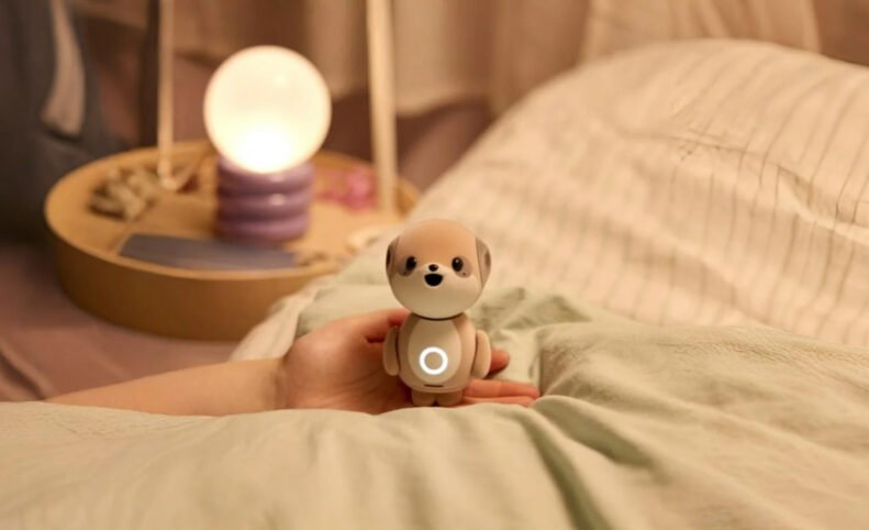 شارپ از یک دستیار مبتنی بر هوش مصنوعی بامزه و جیبی با نام «Poketomo» رونمایی کرد