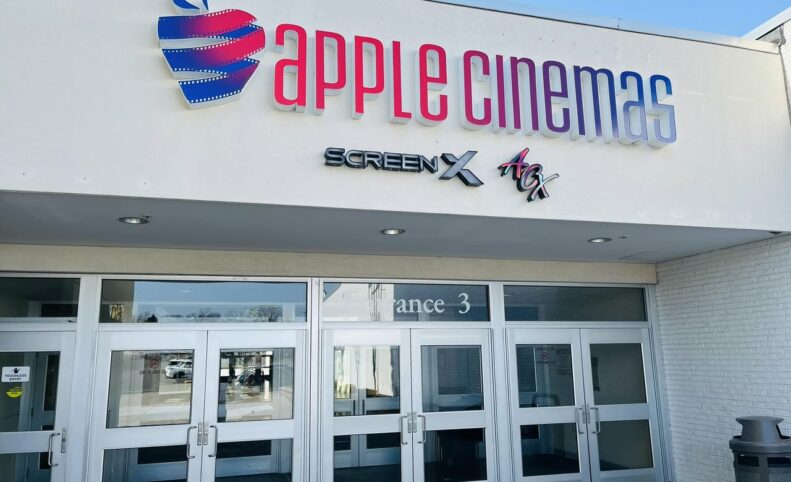 اپل از سینماهای زنجیره‌ای Apple Cinemas به‌دلیل نام مشترک شکایت کرد