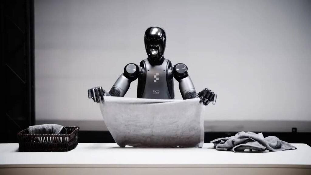 تاکردن لباس توسط ربات انساننمای Figure 02