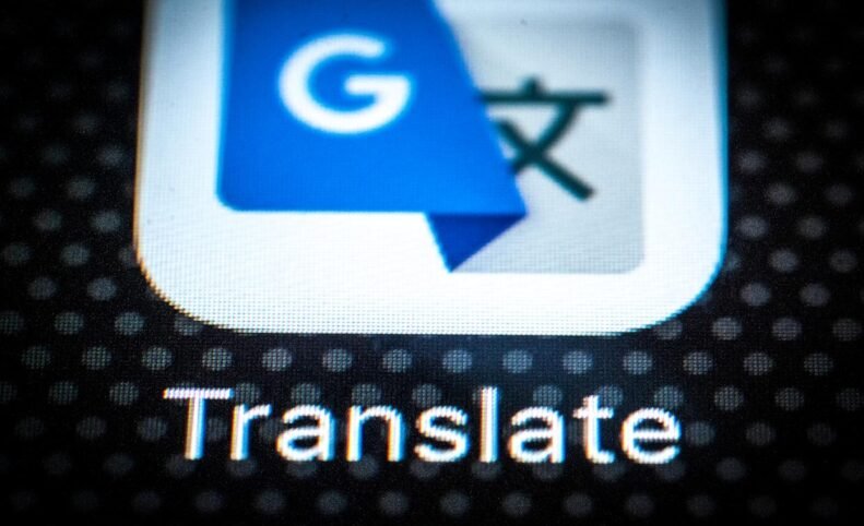 گوگل ترنسلیت به قابلیت ترجمه همزمان با پشتیبانی از فارسی مجهر شد [تماشا کنید]