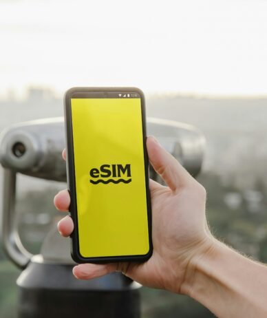 وزارت ارتباطات: فعال‌سازی eSIM در دستور کار قرار دارد