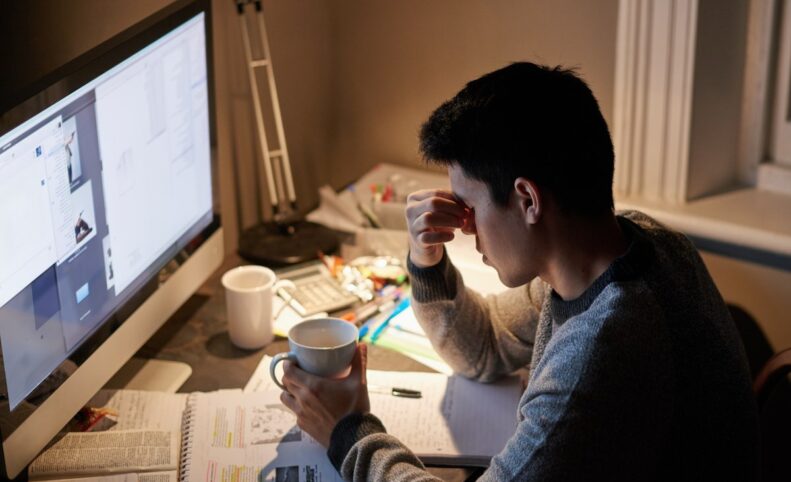 نماینده مجلس: آموزش مجازی در شرایط قطعی برق و اینترنت دور از واقعیت است
