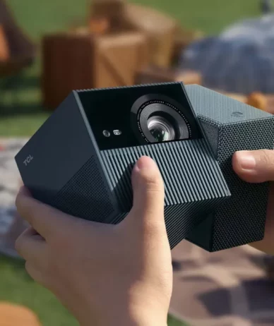 TCL از پروژکتور PlayCube با پشتیبانی از Google TV رونمایی کرد