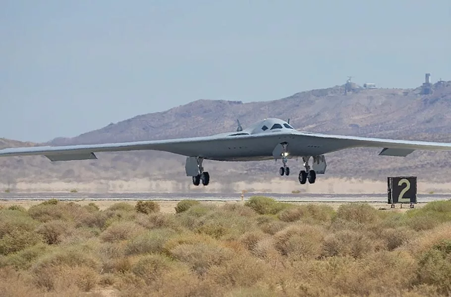 نخستین پرواز دومین بمب‌افکن B-21 Raider