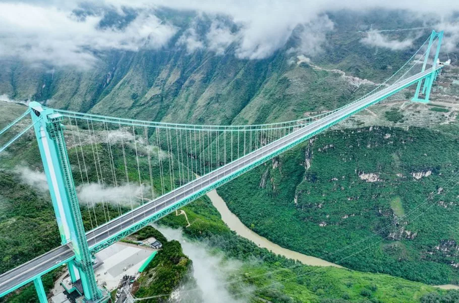 مرتفع‌ترین پل جهان در چین