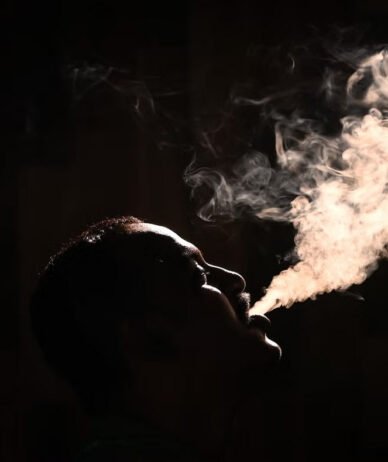 تحقیق جدید: سیگار کشیدن حتی سلامت ریه نوه یک فرد سیگاری را هم تهدید می‌کند