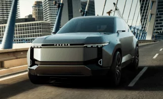 تویوتا لندکروزر