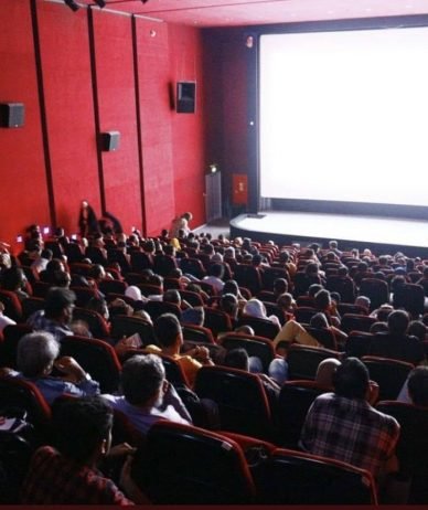 مرور آمار فروش آنلاین بلیت در نیمه اول سال ۱۴۰۴؛ صدرنشین‌‌های بازار آنلاین فروش بلیت سینما و تئاتر کدام‌اند؟