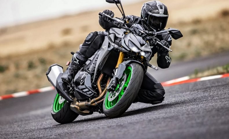 کاوازاکی Z1100 و Z1100 SE مدل ۲۰۲۶ معرفی شدند