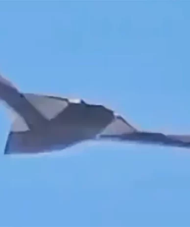 پهپاد پنهانکار مرموز چین برای اولین‌بار در آسمان مشاهده شد؛ رقیب B-21 Raider آمریکا؟