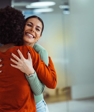 پژوهش محققان: بغل‌کردن می‌تواند به شما در مقابله با استرس و سرماخوردگی کمک کند