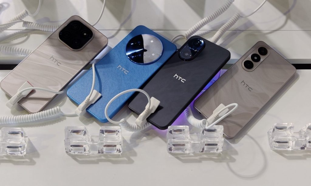 رونمایی سری جدید HTC Wildfire و گوشی گیمینگ در GITEX 2025