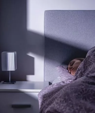 خوابیدن در شرایط پر نور