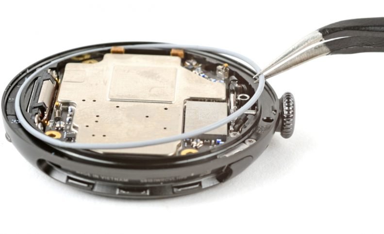 پیکسل واچ 4 از نگاه iFixit تعمیرپذیرترین ساعت هوشمند بازار است [تماشا کنید]