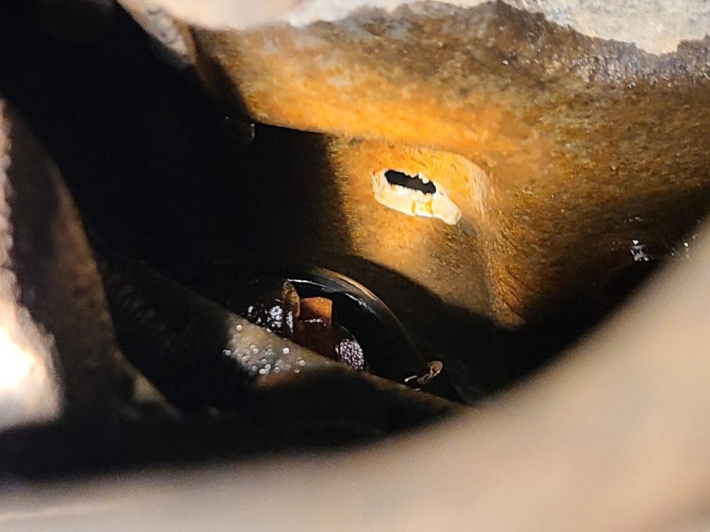 شاتون زدن و محل خروج آن از پوسته بلوکه موتور