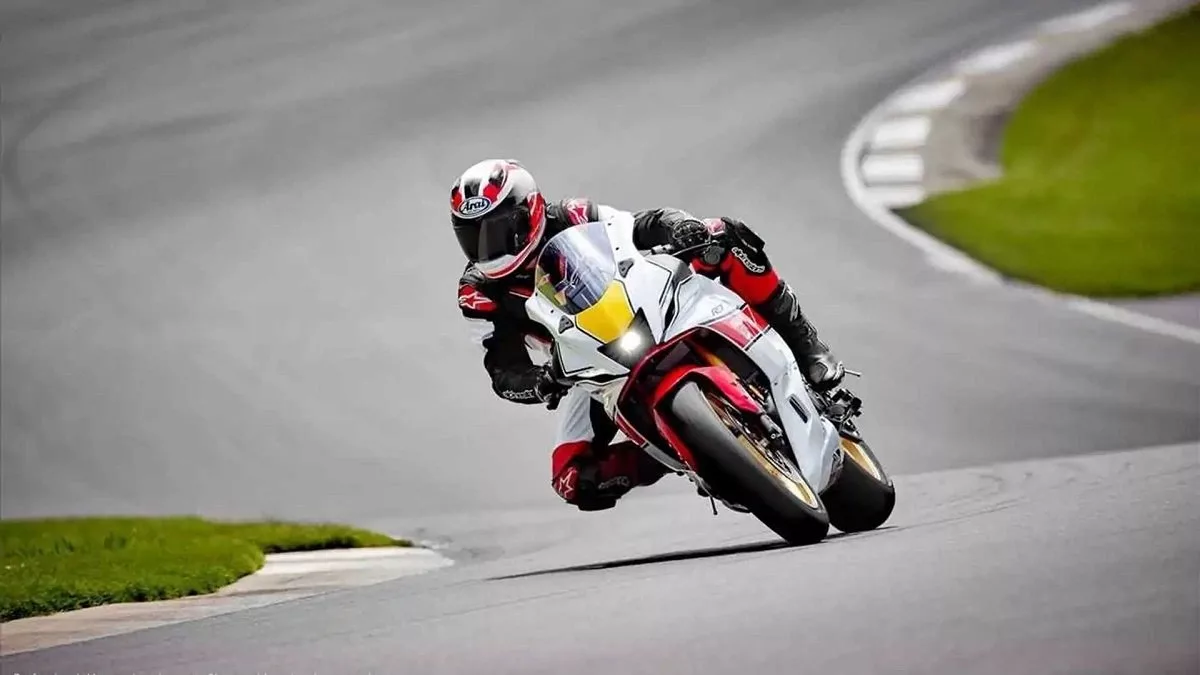 موتورسیکلت اسپرت یاماها R7 سرانجام ارتقا پیدا می‌کند