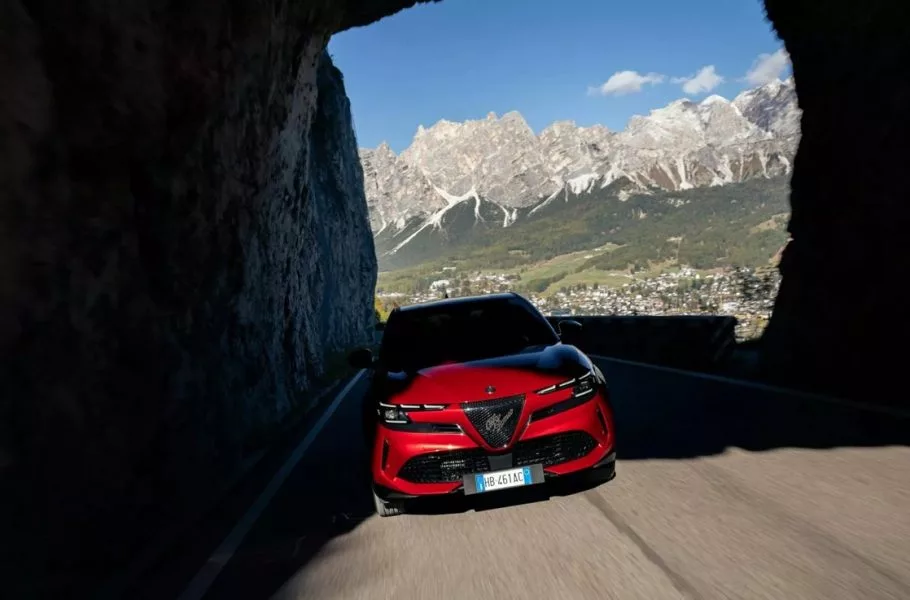 آلفارومئو جونیور اسپرت اسپشاله