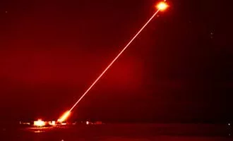 انهدام پهپاد با سامانه لیزری DragonFire