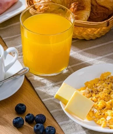 آب پرتقال در صبحانه