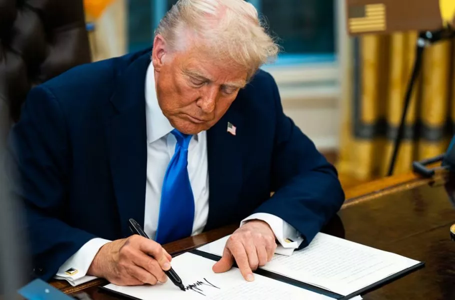 امضای فرمان اجرایی ترامپ